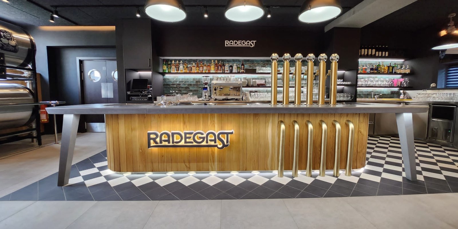 Základna restaurace & PUB