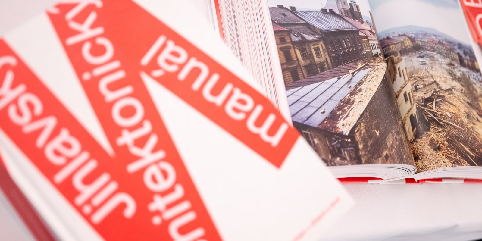 Vydali jsme a pokřtili novou souhrnnou knihu o jihlavské architektuře